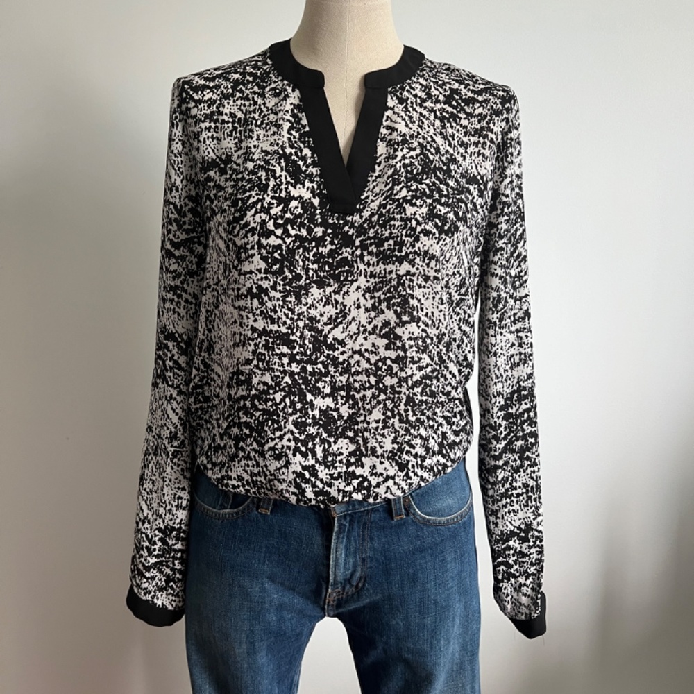 Kenneth Cole Select - Black & White V-Neck Blouse